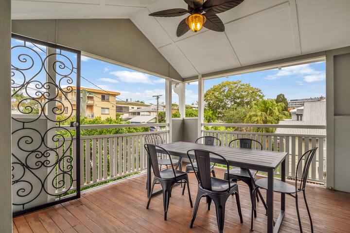 Cedar Street Lodge- Upper. 3BR/2bath/Pets