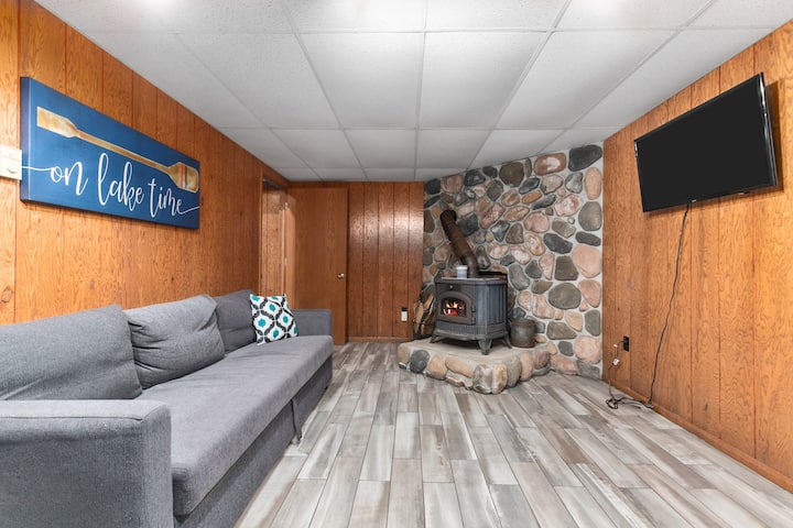 مساحة واسعة للجميع للانتشار، بما في ذلك منطقة معيشة ثانية. 