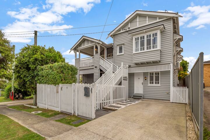 Cedar Street Lodge- 5BRMS 2 homes in 1.