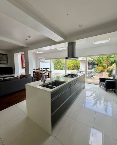 Great Location for City Exploration great reviews!