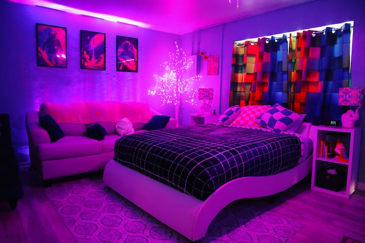Secret Neon Nook - Apartments for Rent in Albuquerque, New Mexico