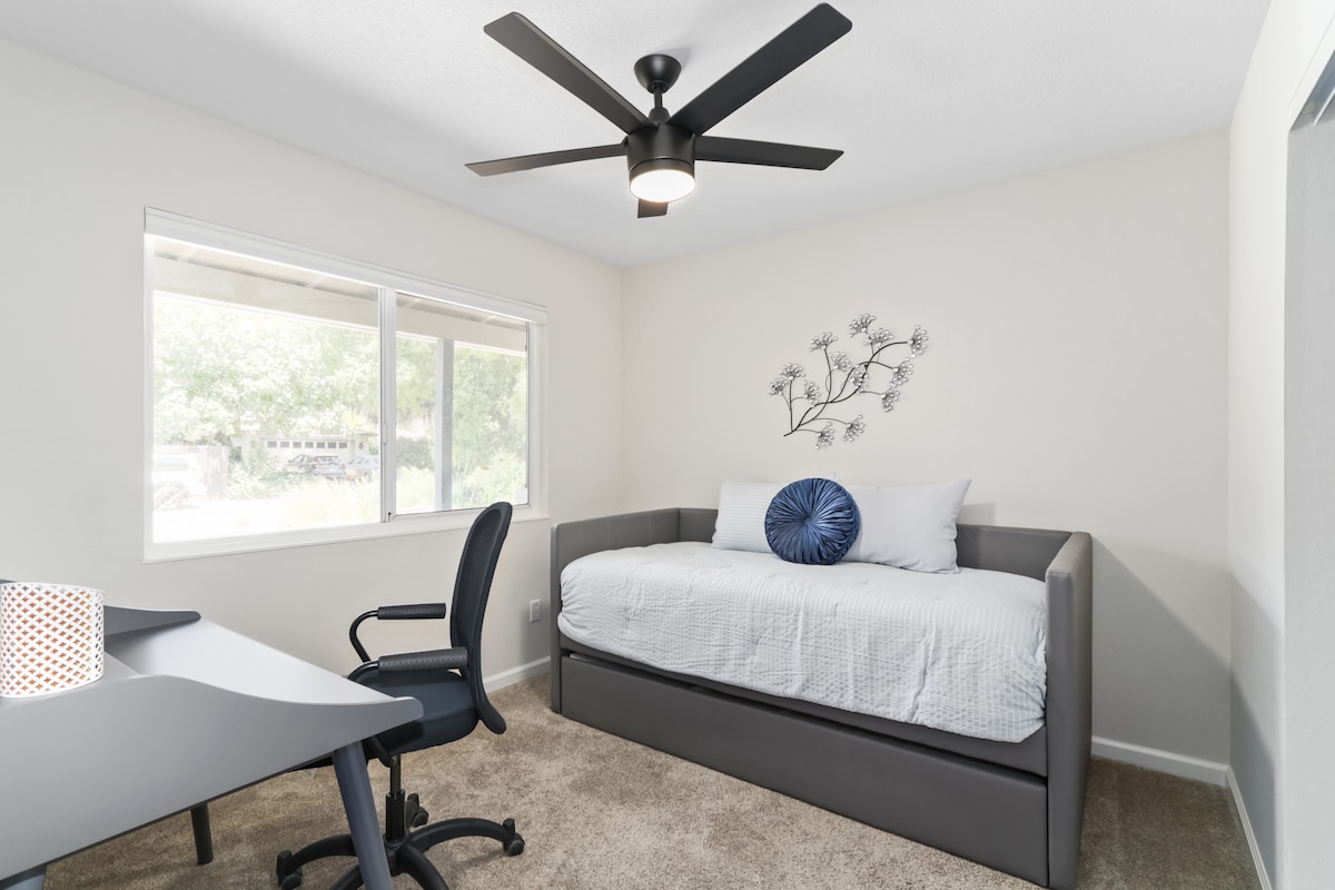 Ერთდღიანი საწოლი გამოსაწევი ბორბლით 