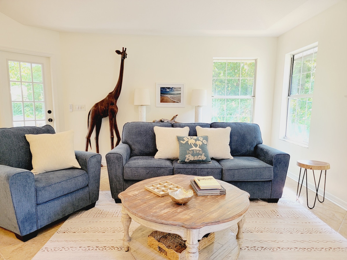 PeacefulSunshine House, Heated Pool, Walk to Beach photo 2