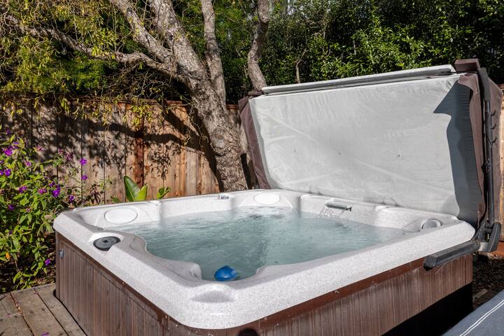 Coastal Retreat Near Harbor, Beaches, Restaurants gallery image 3