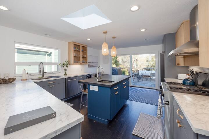 Coastal Retreat Near Harbor, Beaches, Restaurants gallery image 5