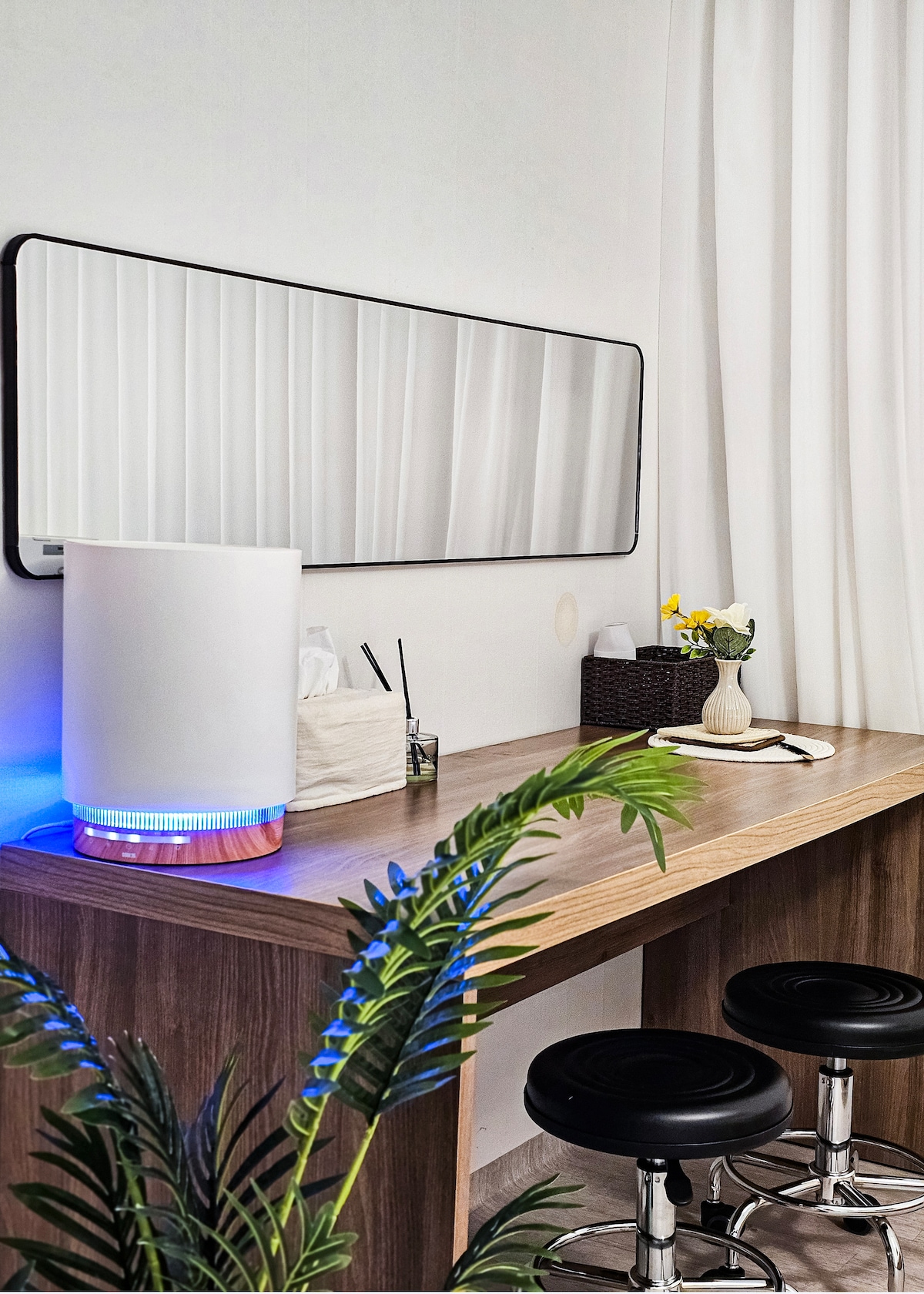 Është një hapësirë për tavolinën e zhveshjes në dhomën e gjumit 1. Është një hapësirë e gjerë ku mund të vendosësh shumë bagazhe.