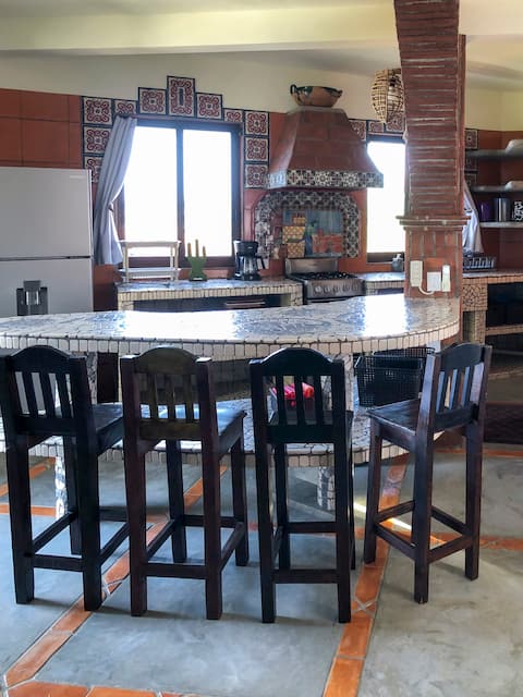 Top Airbnb: Oceanview Guesthouse, Angelito studio apartment in Brisas De Zicatela