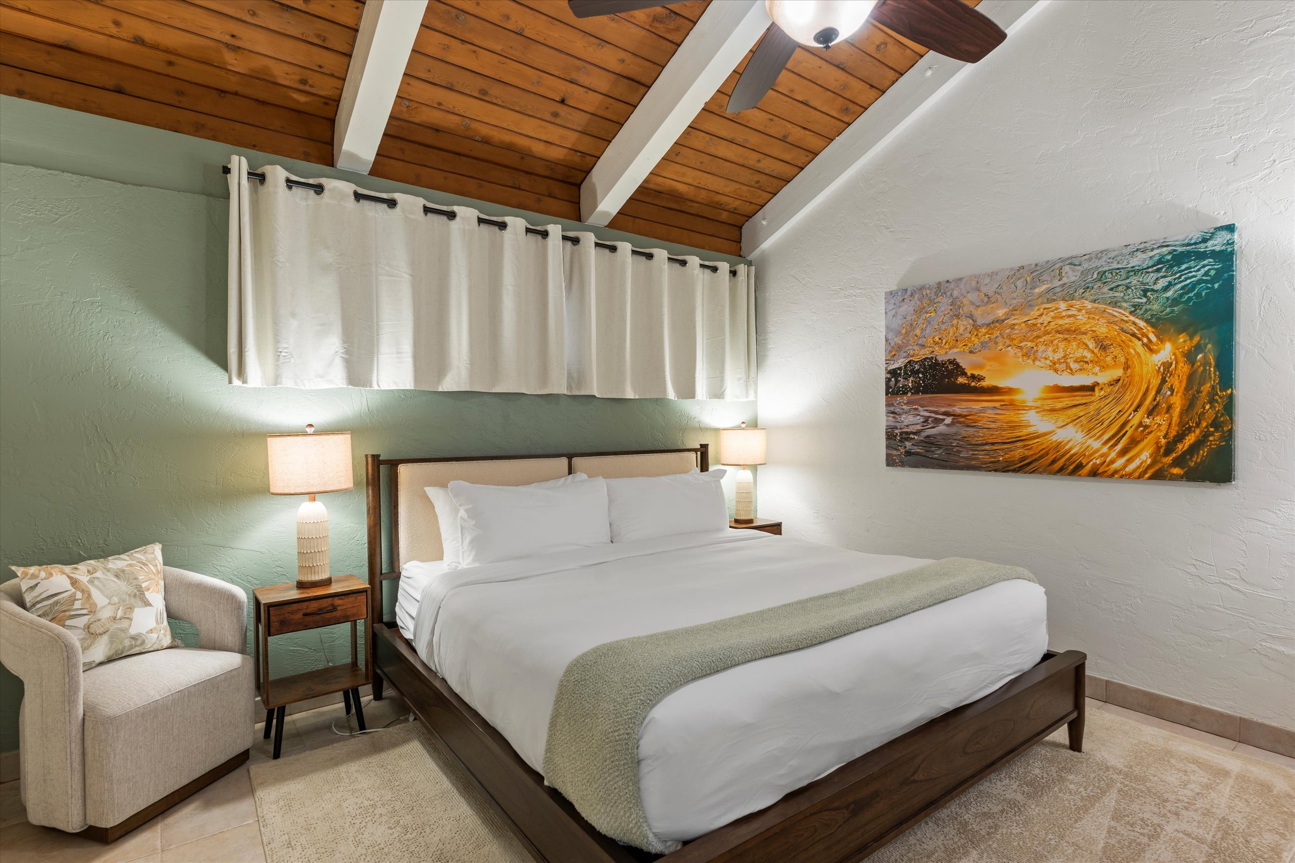 3 Bed Oceanfront Penthouse - Image 10