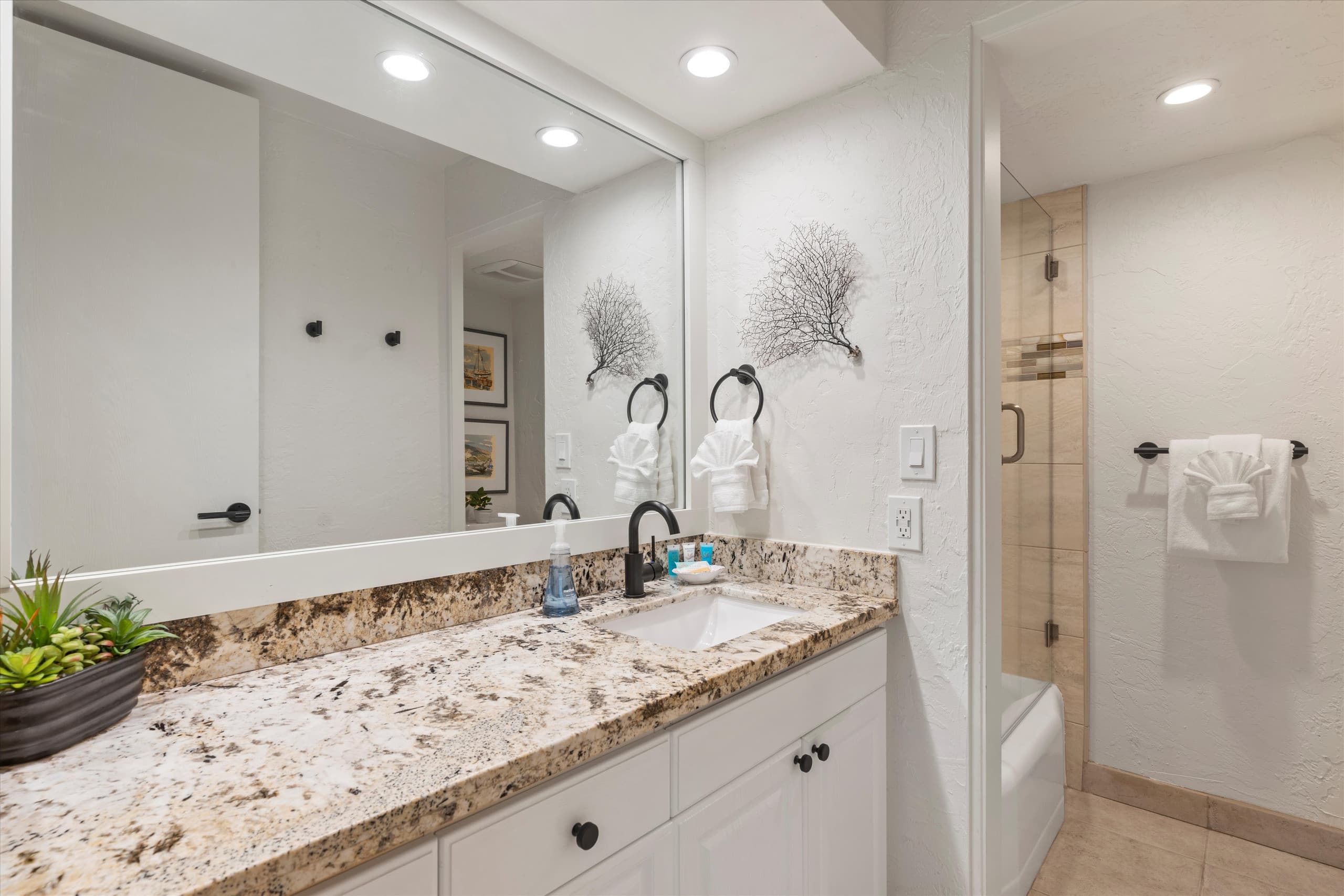 3 Bed Oceanfront Penthouse - Image 17