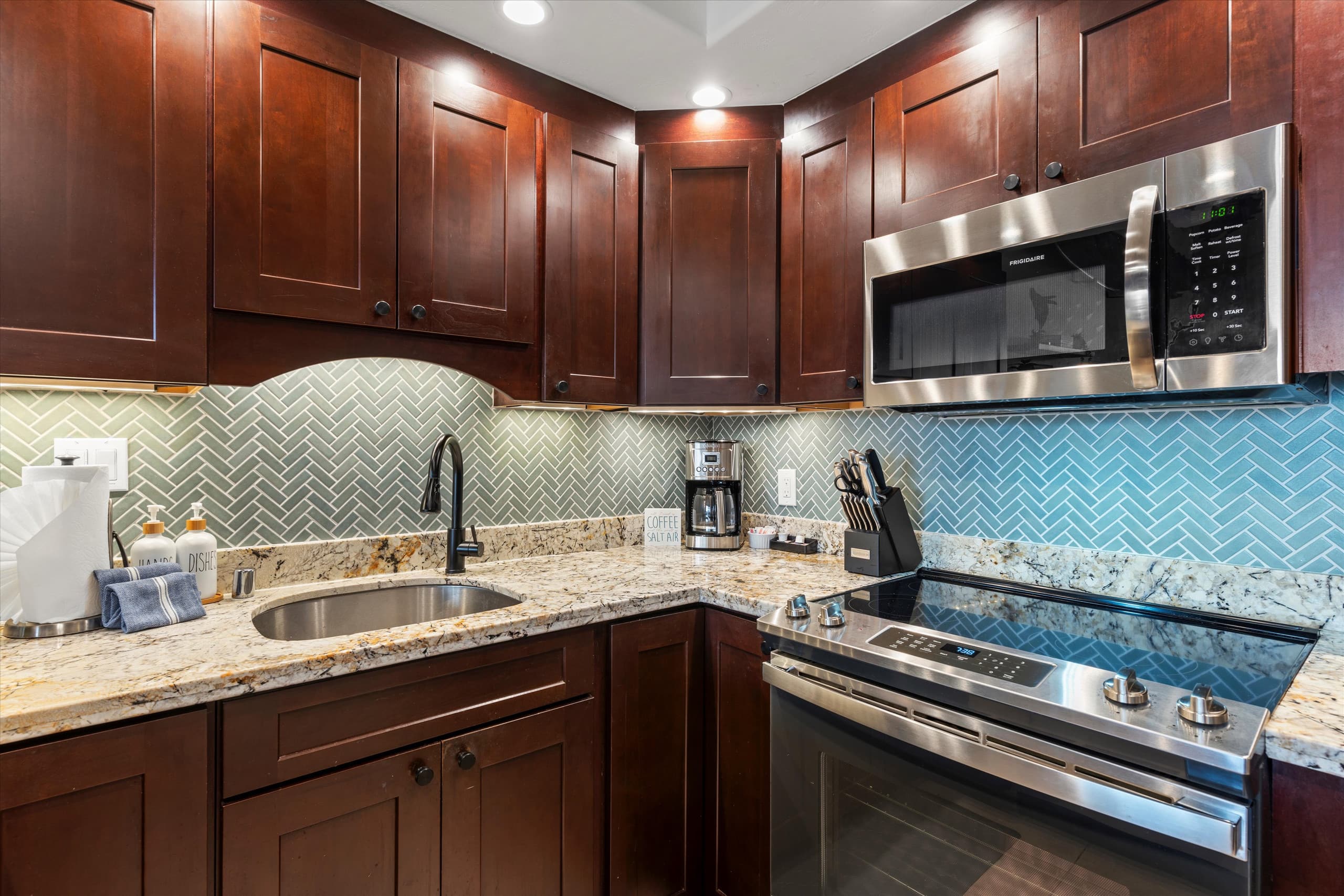 3 Bed Oceanfront Penthouse - Image 7