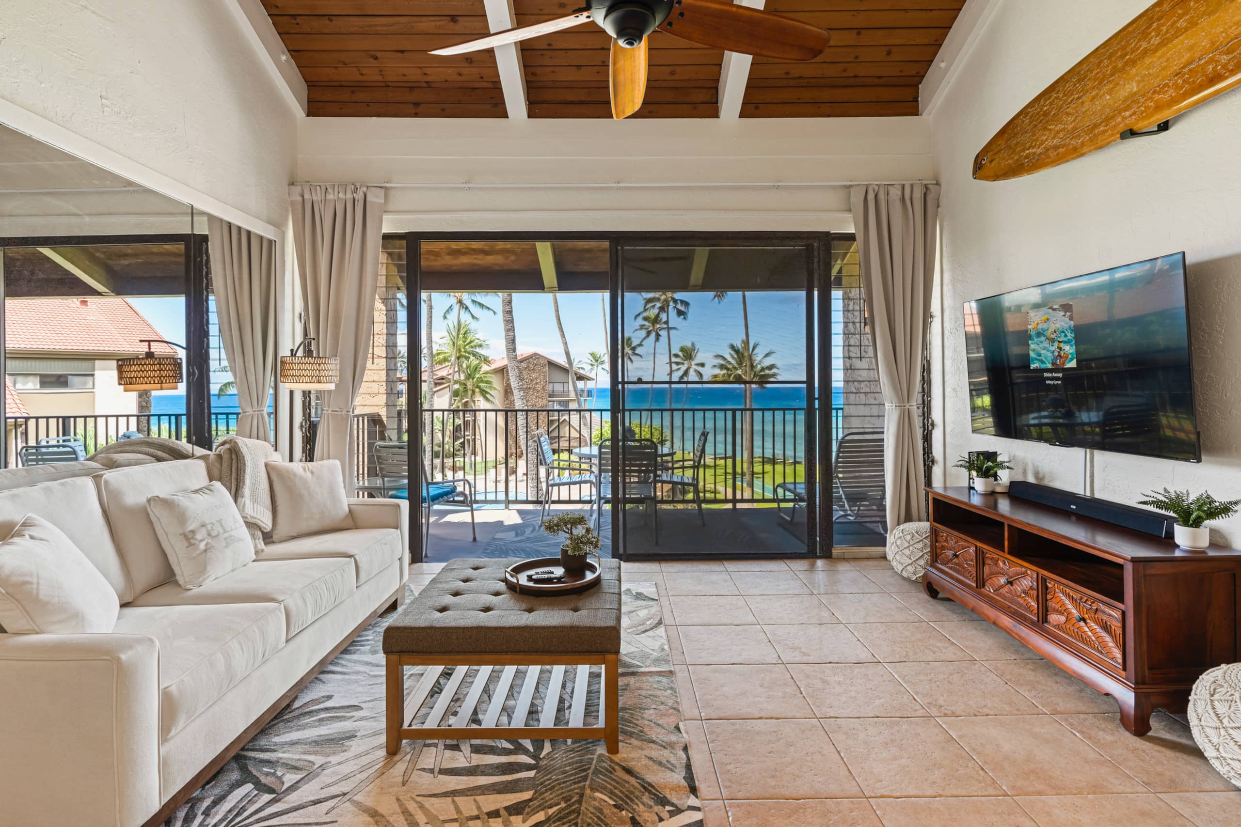 3 Bed Oceanfront Penthouse - Image 2