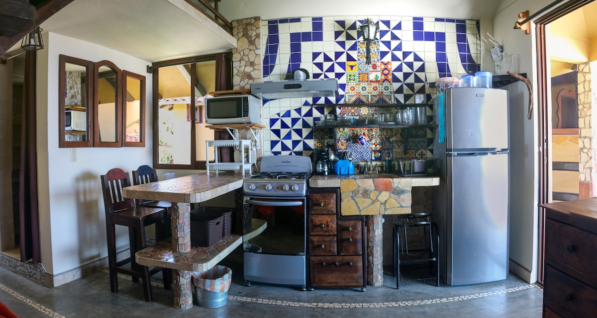 Propiedad de Airbnb exitosa: Oceanview Guesthouse, Hugh studio apartment en Brisas De Zicatela