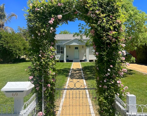 Gumnut Cottage in Tumut CBD