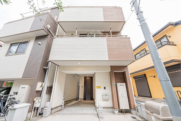 7mins to yamanote Station on foot. 3 BR house.
