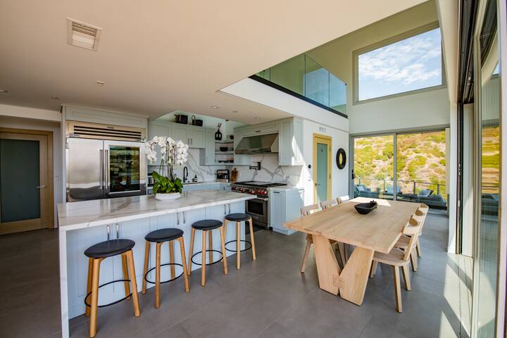 The Malibu Modern Oasis – Oceanview 4 Bedrooms gallery image 2