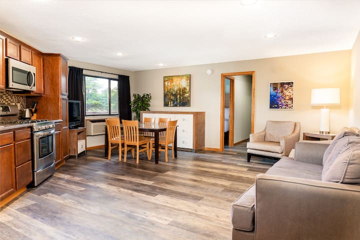 Aloha Beach-2 Bedroom Apartment - Lake Delton, WI