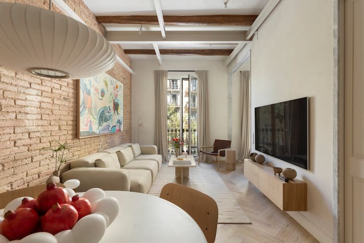 NEW Luxurious apartment in the heart of “Eixample”