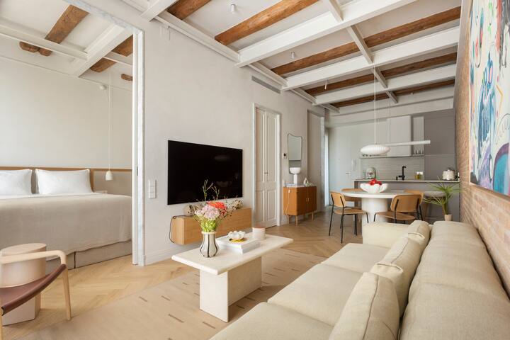 NEW Luxurious apartment in the heart of “Eixample” gallery image 2
