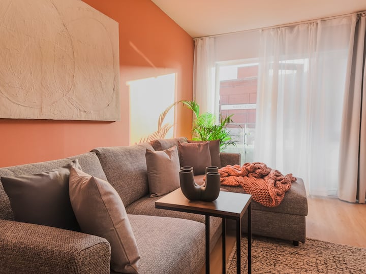 Town Centre Stay With Cozy Balcony Retreat - Cheltenham