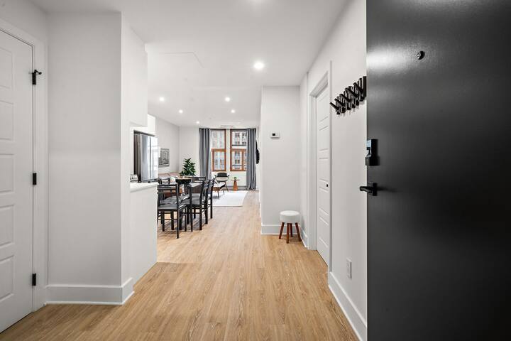 Historic Luxury Old MTL | 3BR – 2BA gallery image 4