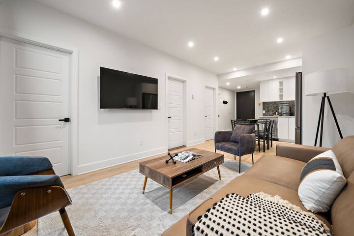 Historic Luxury Old MTL | 3BR – 2BA gallery image 3