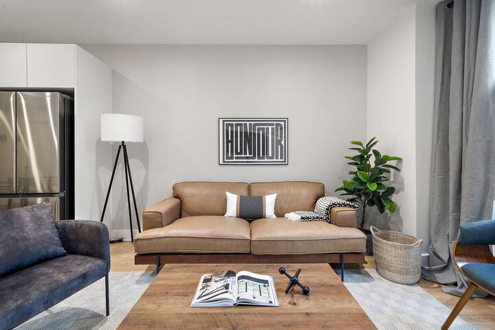 Historic Luxury Old MTL | 3BR – 2BA gallery image 2