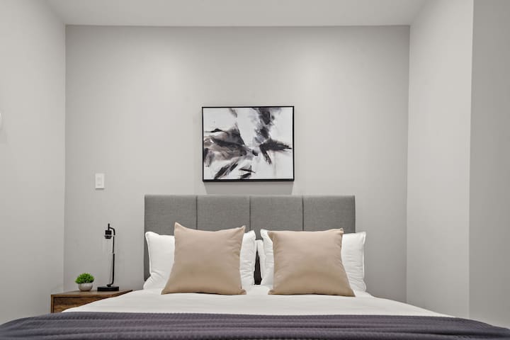 Luxurious new Historic 2 bedroom Apartment gallery image 4