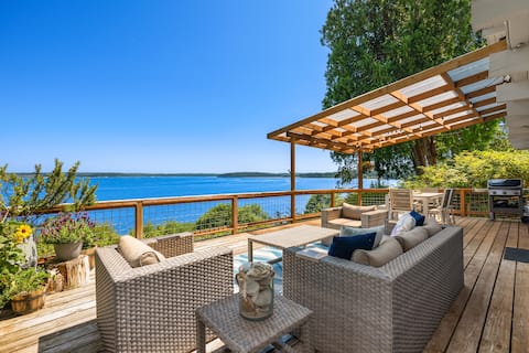 Beachfront Hood Canal Hideaway