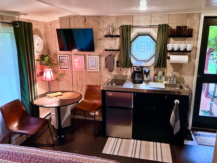 Quiet Cozy Catskills Studio Near Bethel Woods - Historic Site of the 1969 Woodstock Festival