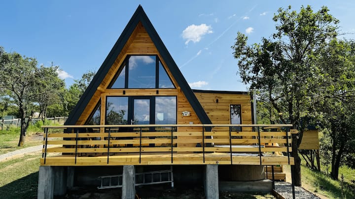 Romantic A-frame W/ Hot Tub | 2h From Bucharest - Dragoslavele
