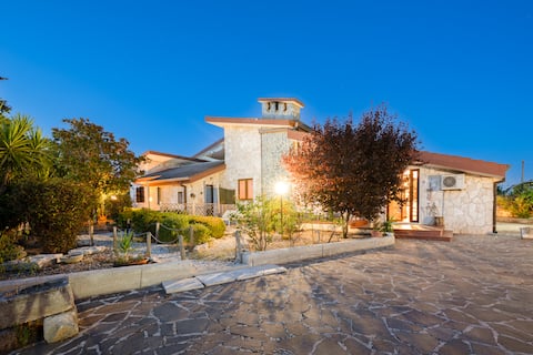 Villa isabella with parking and WiFi