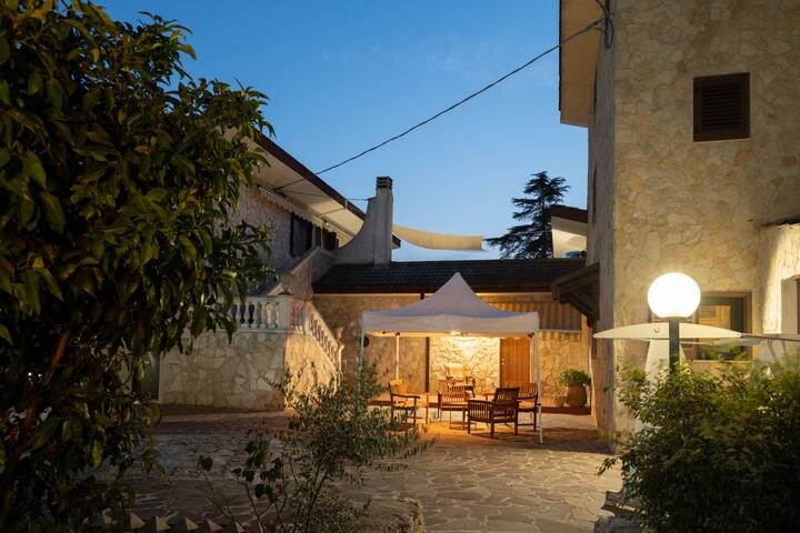 Villa isabella con parcheggio e wifi gallery image 2