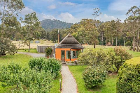 Herons Studio—A Picturesque Couple’s Cottage
