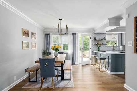 Bruce's Field,  new interior, great yard for dogs