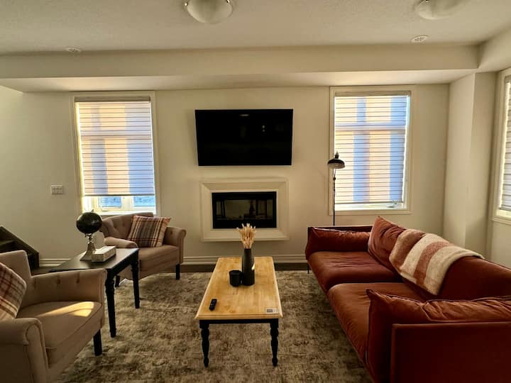 Luxury 3 Bed Urban Townhome In North Oakville - Oakville
