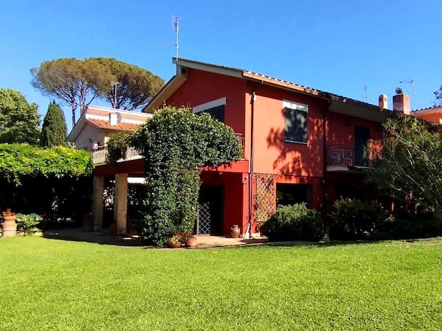 AureliaGreenVilla – #SecretPlaceRome (4 bathrooms) gallery image 4