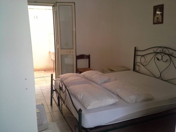 საძინებელი 1