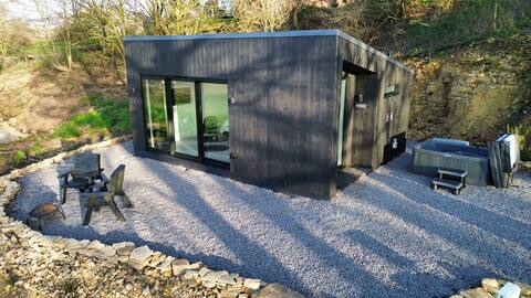 Luxury Cabin with Hot Tub & Spa Facilities