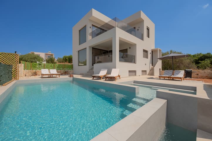 Serenity villa,pool,near beach,tavern,Chania