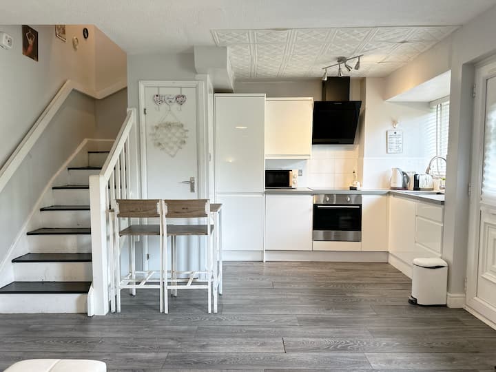 Cosy & Peaceful House / Elizabeth Line / Parking - Londra