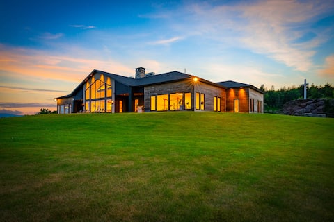 Modern Lakefront Estate | Hot Tub • Gym