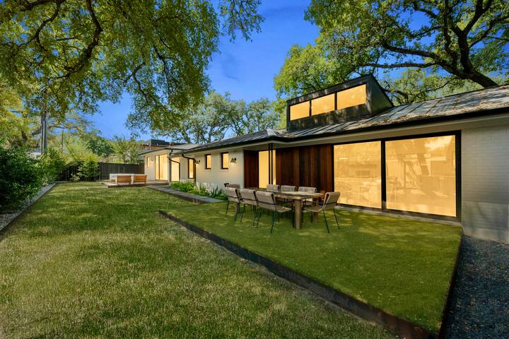 Stunning Mid-century Modern Perfection With Sauna! gallery image 2