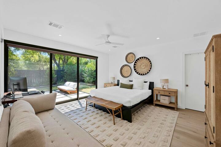 Stunning Mid-century Modern Perfection With Sauna! gallery image 4