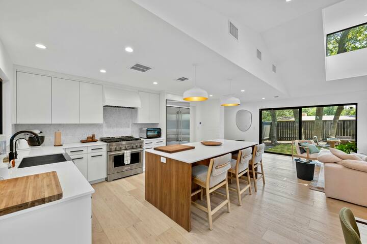 Stunning Mid-century Modern Perfection With Sauna! gallery image 3