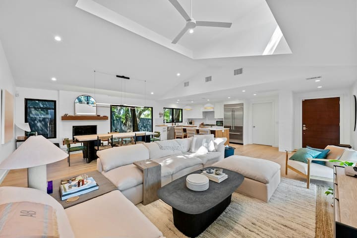 Stunning Mid-century Modern Perfection With Sauna!