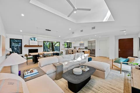 Top Airbnb: Stunning Mid-century Modern Perfection With Sauna! in Barton Hills