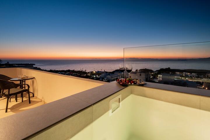 Sunset Serenity: 2bd Apt. with Private jacuzzi