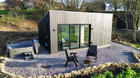 Luxury Cabin with Hot Tub & Spa Facilities