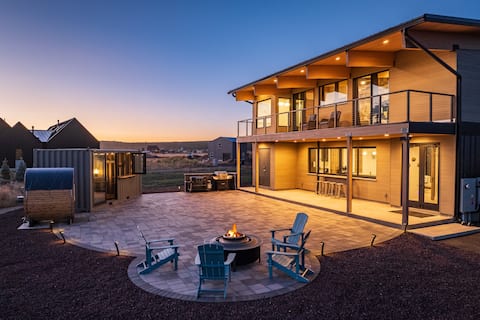 Peaceful Modern Home with VIEWS, Sauna, EV Charger