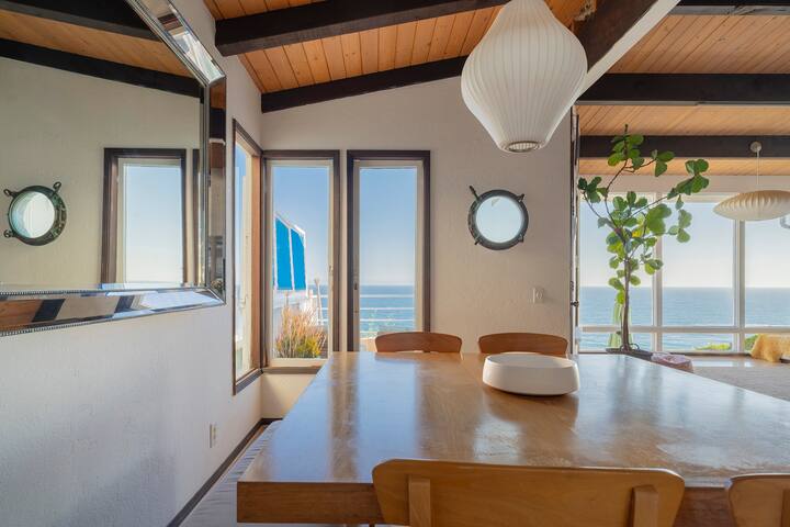 Malibu Villa with Beach Access and Ocean View gallery image 2